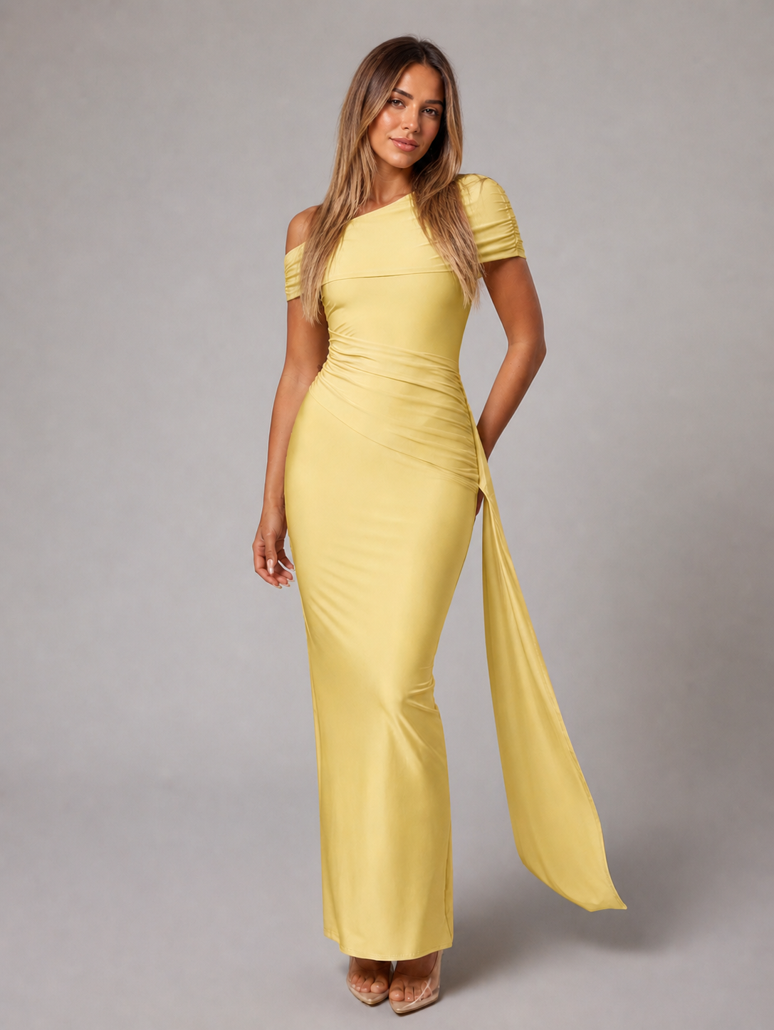 Elegant långklänning – stilren & smickrande